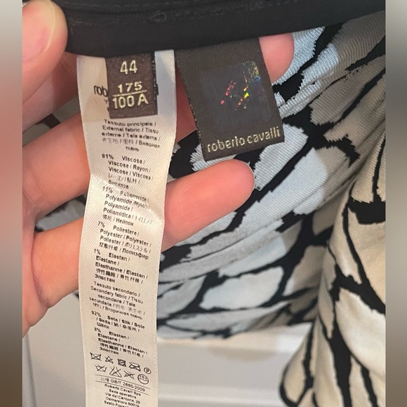 Roberto Cavalli dress SIZE S.Tent Dress
Black.Three-Quarter Sleeve with V-Neck. - Picture 2 of 16